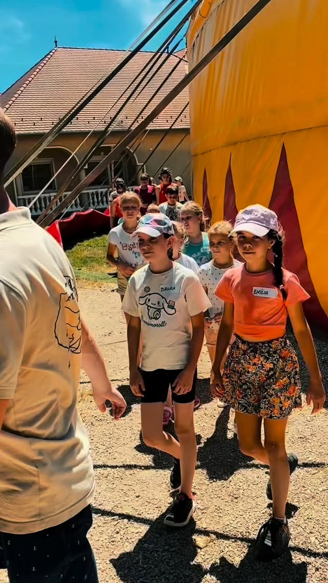 🌞🐘 Nyári napközis tábor a Kimba Elefánt Parkban 2026! 🐘🌞
Idén nyáron is várjuk a gyerekeket a Kimba Elefánt Park különleges nyári napközis táborába, ahol a természet, az állatok és a szórakozás találkozik! 🌿✨
📅 Időpontok:
👉 1. turnus: június 22–26
👉 2. turnus: június 29 – július 3
A tábor 7–14 éves korig várja a gyerekeket, igazi élménydús, természetközeli környezetben. A programok között szerepel az állatok gondozása és etetése, habparty, kézműves foglalkozások, vidámparki játékok, elefánt show és cirkusz iskola is! 🎪🐘🎨
💰 Részvételi díj: 80.000 Ft / fő / turnus
📩 Jelentkezés és további információ:
✉️ info@kimbapark.com
🌐 www.kimbapark.com/nyári-tabor
Adj gyermekednek egy felejthetetlen nyári élményt a Kimba Parkban! 🌈🐾