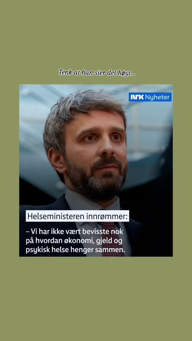 Dette ble mer aktuelt enn jeg var klar over.
I går hadde jeg besøk av en tidligere Høgvold-elev, med to venninner. Det de fortalte opprører meg.
De opplever å ikke bli hørt. Å ikke bli sett. Og jeg skal være ærlig: dette er deres opplevelse. Kanskje læreren ville sagt noe annet. Men allerede der skurrer det.
De vet ikke hvilket fag de skal ha, eller hvem som skal undervise dem. De blir bestemt over i prøvesituasjoner. Etter to og et halvt år på gruppe, bestemmer læreren plutselig at de skal ha fagdag med resten av klassen. Kjenn på det!
De er en adskilt gruppe. Ingen setter seg ved dem. Ingen velger dem.
Det ser sikkert ut som de har det bra. Og sammen, de tre, har de det bra. Men har noen spurt?
Er det greit å ikke kjenne tilhørighet til klassen sin, i mai, i 10. trinn?
#tilhørighet #utenforskap
#harikkeværtbevisstenok