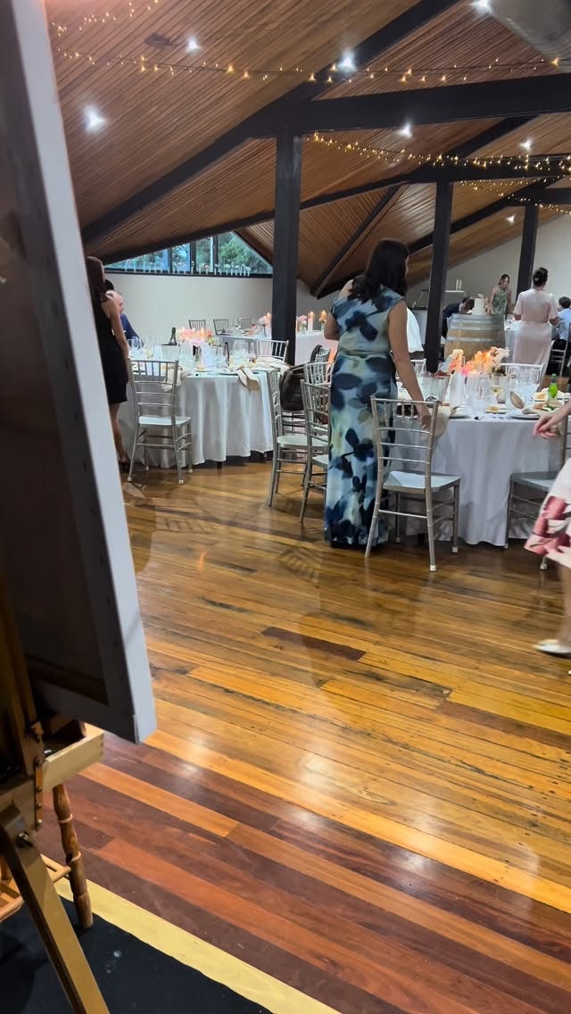 One of my favourite parts of painting live is watching how guests react as the painting develops! šØāØ
Was such an honour painting for the lovely Sam and Brodie at the stunning @beneanweddingsandevents š§”
#liveweddingpainting #liveweddingpainter #weddingpainting #weddingartist #sydneyweddingpainter