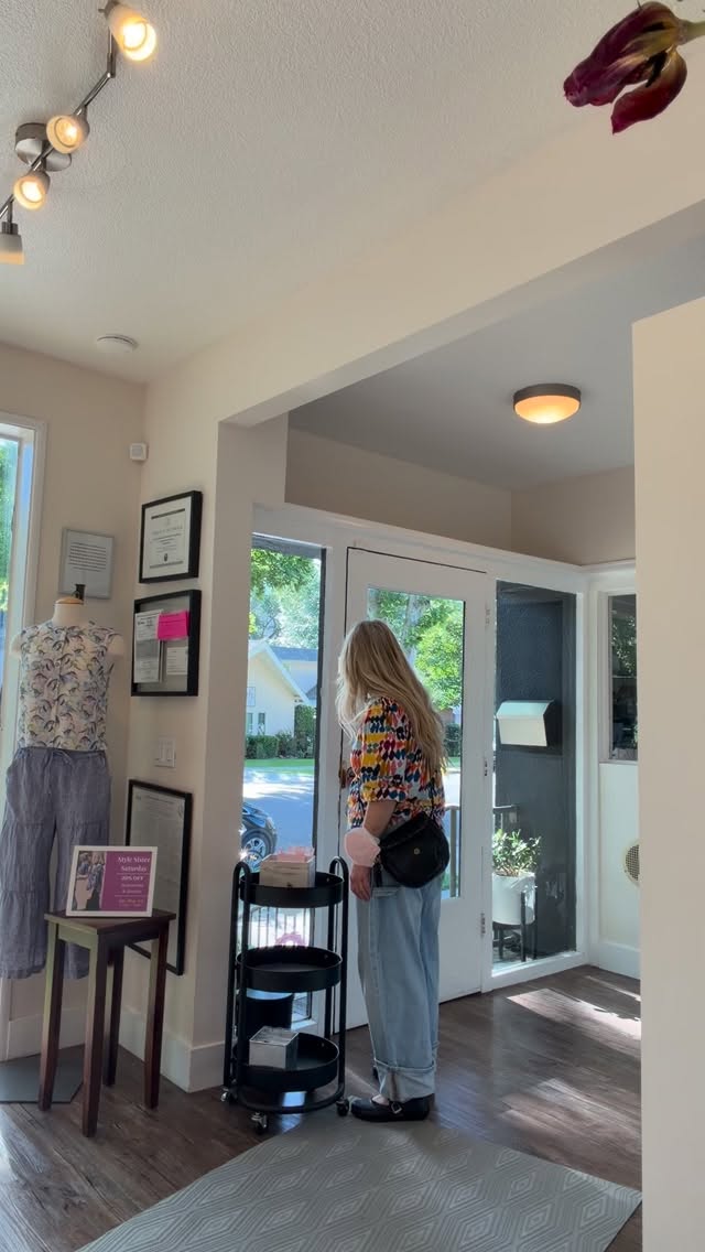 Good Morning!! Opening the salon for a great week! See you all soon! #pomsalon #pomegranatesalon #pomegranatesalondavis #pomsalonfamily #davisca