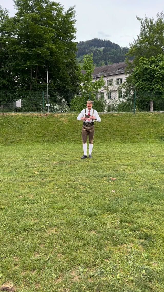 Kurze Info für alle, die denken „des dauert jo no ewig bis do hi“…
Ääähm nope. Es ist genau heute in 1 Monat 🤩🙌🏼
📅 12.–14. Juni am Maria-Schiffer-Platz
Freitag & Samstag steht ganz im Zeichen unseres Jubiläums: 190 Jahre Bauernmusi, Tradition und viele gemeinsame Erinnerungen, die wir mit dir feiern wollen 🥳🍻 Am Sonntag dürfen wir zusätzlich das 100-jährige Bestehen vom @gauverband_pongau feiern. Ein schöner Abschluss für ein großes Festwochenende 🎺✨
3 Tage voller Tradition, bester Stimmung, echtem Miteinander und hoffentlich ganz vielen bekannten Gesichtern 😁
Mia gfrein uns scho! Lass uns gemeinsam gmiatlich feiern. Wer ist dabei? 👇🏼🥳🍻