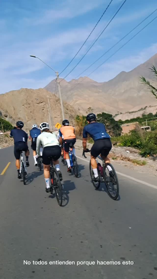 No todos entienden por qué hacemos esto 🚴
Nadie entiende por qué nos levantamos tan temprano.
Pero entre rutas, amaneceres y kilómetros compartidos… encontramos una libertad difícil de explicar.
Santic — cycling for freedom.
#Santic #SanticPeru #CyclingForFreedom #RoadCycling #CyclingLife