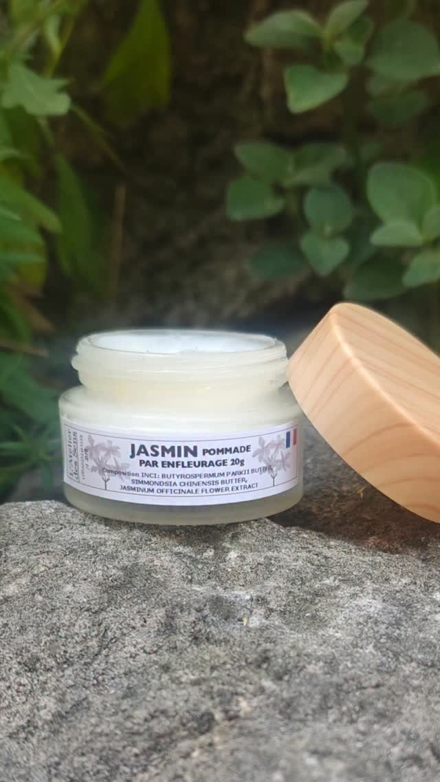 After 28 recharges of the chassis, the jasmine enfleurage pomades are ready. Very limited 2026 production.
#enfleurage #naturalperfume #parfumnaturel #shariniparfumsnaturels #jasmine