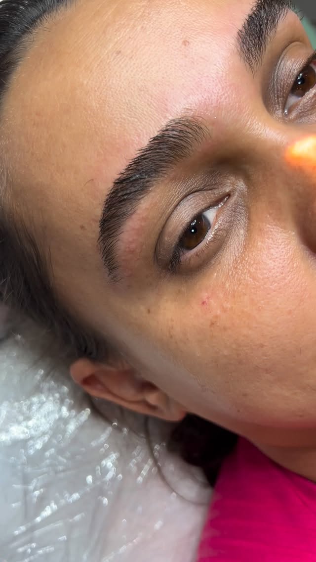 Perfeição que chama?
Clique no link da bio ou envie um direct
📍Estamos em Uberlândia
📲 (34) 99202-1600
🌎 www.lrmicroblading.com.br
#lrmicrobladinguberlandia
#nanoblading #design #cuidadocomvoce