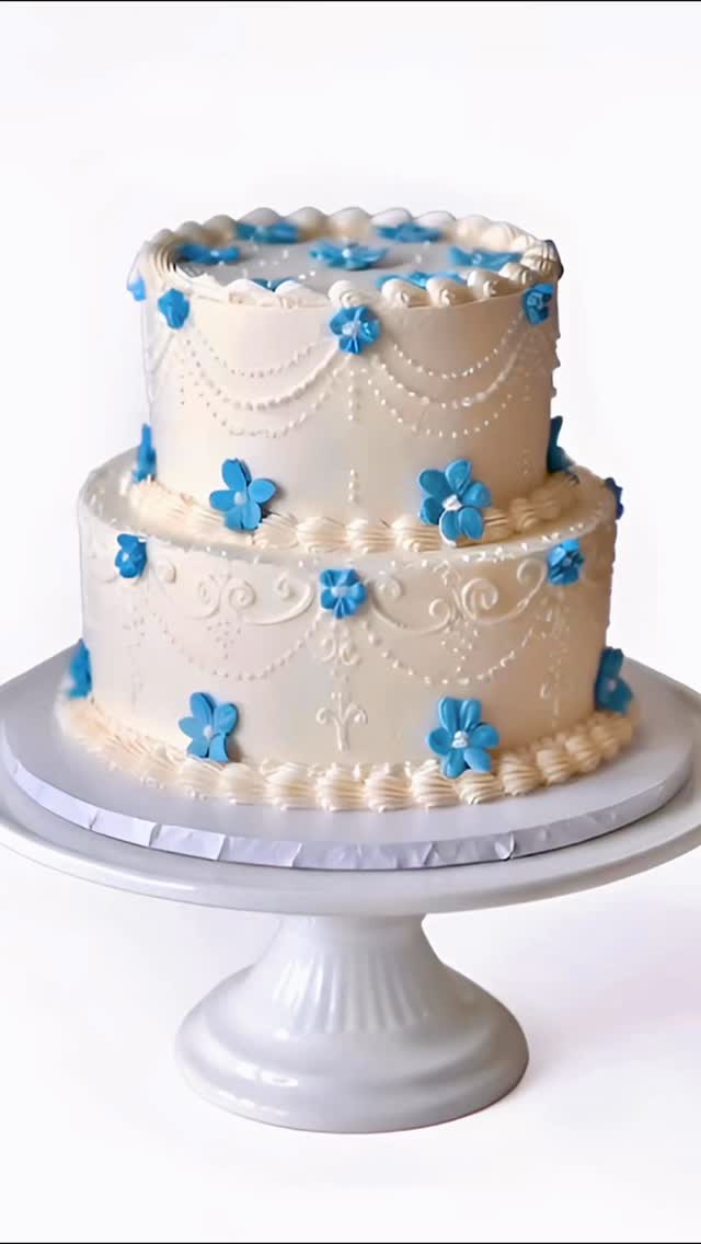 Bunch of sweet flowersπΈ
#cakedesign #vintagecake #wedding #tiercake #floral