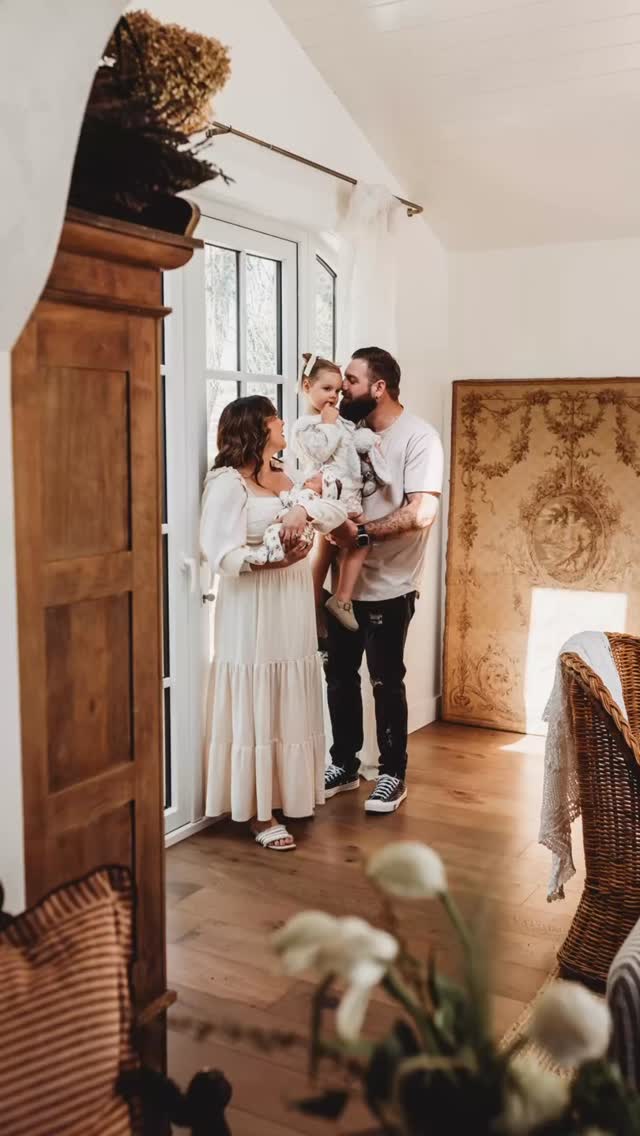 A very sweet welcome to baby Ember and the newest little love in a very special family. 🤍
Feeling so happy for my friend as they begin this beautiful new chapter together. And after a little (okay, long) break from social media, I guess this also marks my return around here too. ✨ I’ve realized I prefer to come and go when it comes to social media these days.
And yes, I’m still booking/ photographing weddings and all other sessions ♥️