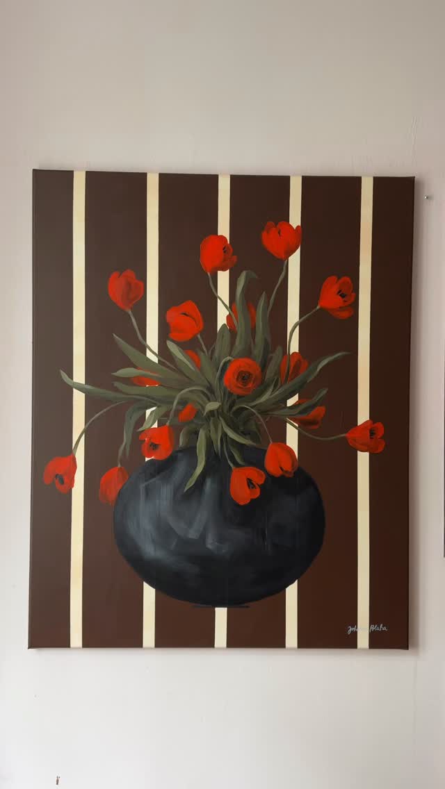 ‘red tulips in a vase’ are now on view in the shop windows of the beautiful concept store @diesellerie ✨ i had the honour to paint something for the shop windows and this is one of the two paintings i created. i loved working on this painting, it came to me so easily and this doesn’t happen all the time 🥀
📍 Sellerie, Burggasse 21, 1070 Wien
inquiries via Sellerie
80x100cm
acrylic on canvas
2026
#tulips #acrylicpainting #flowerart #artist #malerei