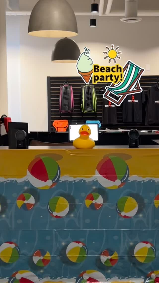 Hello…sun is out…DJ is preparing…and a little glimpse of the set up for tonight’s beach bash!
#ottawapickleball #theforgepb #pickleball #beachbash #dj