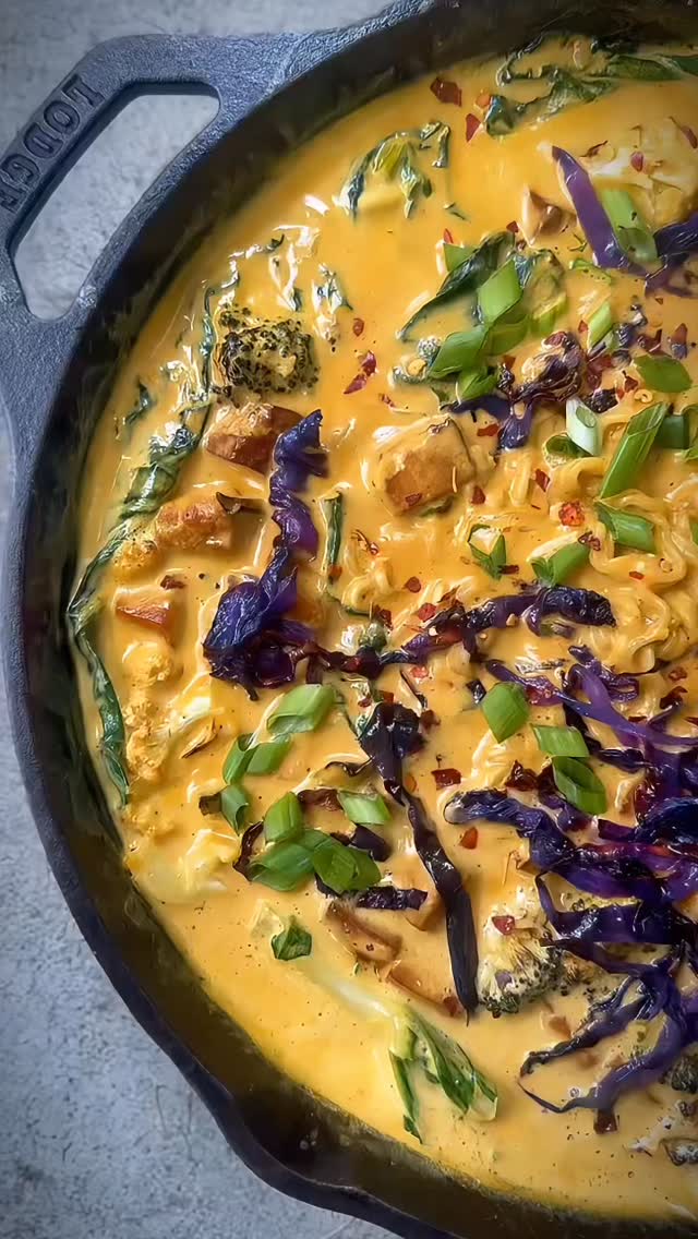 Yellow Curry Ramen w/ crispy tofu and veggies
.
.
.
#ramen #veganchef #ramenlover #veganrecipes