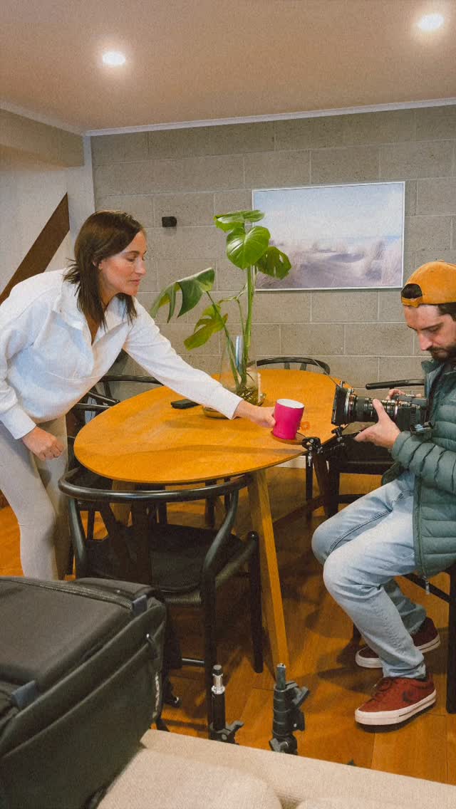 Behind the scenes: love, chaos and real life rolling on 🎬
Coming up: “The Travelling Cup” for @mumsatthetable
