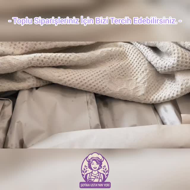Toplu siparişlerinizde, cemiyetlerinizde, sünnet ve özel günlerinizde gönül rahatlığıyla Şefika Usta'nın Yeri'ni tercih edebilirsiniz.
Hijyen, kalite ve lezzetten asla ödün vermeden; her pideyi aynı titizlikle hazırlıyoruz.
Paket servisimizle bu eşsiz lezzeti kapınıza kadar getiriyoruz. 🚗💨
@egefen_kurs_ortaokul öğrencilerine afiyet olsun. 😊 Bizi tercih ettiğiniz için teşekkür ederiz 🙏🍀
•• Sipariş vermek için:
☎ 0 544 740 61 09
☎ 0 256 215 61 09
📍Kurtuluş Mahallesi, Süleyman Seba Caddesi, 14/B,
Efeler/AYDIN
°°°°°°°°°°°°°°°°°°°°°°°°°°°°°°°°°°
#pidevelahmacun #efeleraydın #kurtuluşmahallesi #paketservisi #kıymalıpide