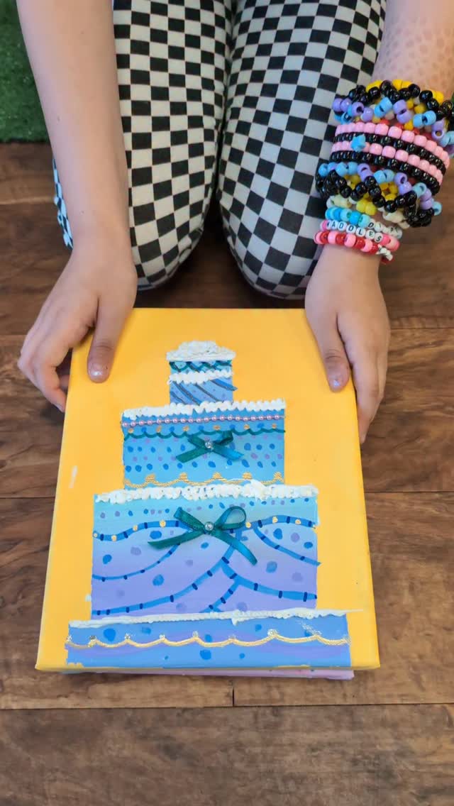 Our artists took inspiration from the whimsical beauty of Rococo art to create the most ornate cake paintings 🎂✨
Soft gradient colors blended into dreamy pastels while delicate details, swirling patterns, and playful embellishments brought each painting to life like a sweet little masterpiece from 18th-century France.