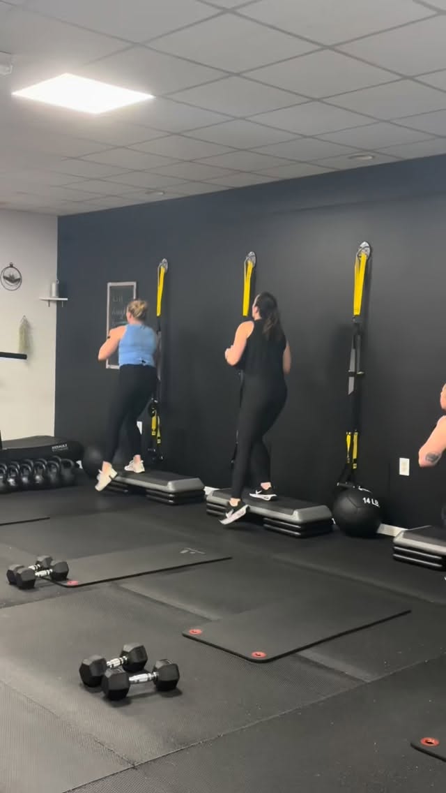 Looking for a fitness community where you’ll just fit right in? Where you’ll learn how to move well? Where you can make the most out of the little time you have? We got you! ❤️💪🙌
#smallgrouptraining #personaltraining #30minuteworkout #womensfitness
