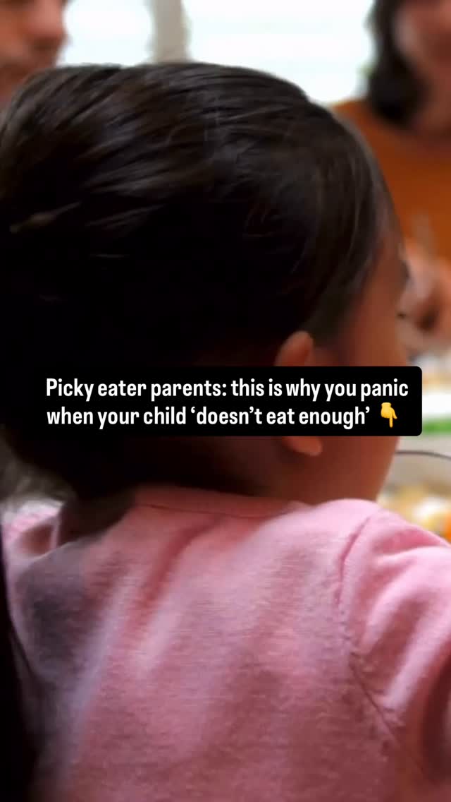 One of the biggest things I see with parents of picky eaters is concern that their child “doesn’t eat enough”
But most kids actually need less food than we think!
According to Australian nutrition guidelines, approximate energy needs are around:
2–3 years: ~1000–1400 cal/day
This might look like:
👉Half a sandwich
👉Small yoghurt
👉A few crackers + cheese
👉Small dinner portions
4–8 years: ~1400–1800 cal/day
This might look like:
👉1 sandwich/wrap
👉Fruit + snacks
👉Child-sized dinner
👉Milk/yoghurt during the day
9–13 years: ~1800–2400+ cal/day
(especially higher with sport/activity)
This may look like:
👉Larger portions
👉Extra snacks
👉More protein/carbs for growth + energy
And remember — appetite changes depending on:
➡️ Growth phases
➡️ Exercise/activity
➡️ Illness
➡️ Medications
Sensory regulation
Some days kids eat a lot… other days hardly anything. So instead, focus on:
- Structured meals/snacks
- Balanced plates
- Looking at intake across the week, not one meal
Because calmer parents = calmer mealtimes
#pickyeating #kidsnutrition #mealtimesolutions #pickyeaters #pickyeatingtips