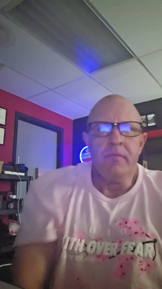 Billing is due 1st of th2 month...every month. That has not changed and will not change. Those that have set up dates in the past, this does not affect you. This is going forward for all new members, we will no longer accommodate random dates. You need to pay to play. We are darn tired of thw random shitbags setting up dates, coming in 10 plus times in the month, then come billing tome canceling, thats stealing from us. We have a do not return list and you will be placed on that.
#gym
#tuesday
#payup
#dontbeadick
#gymmotivation