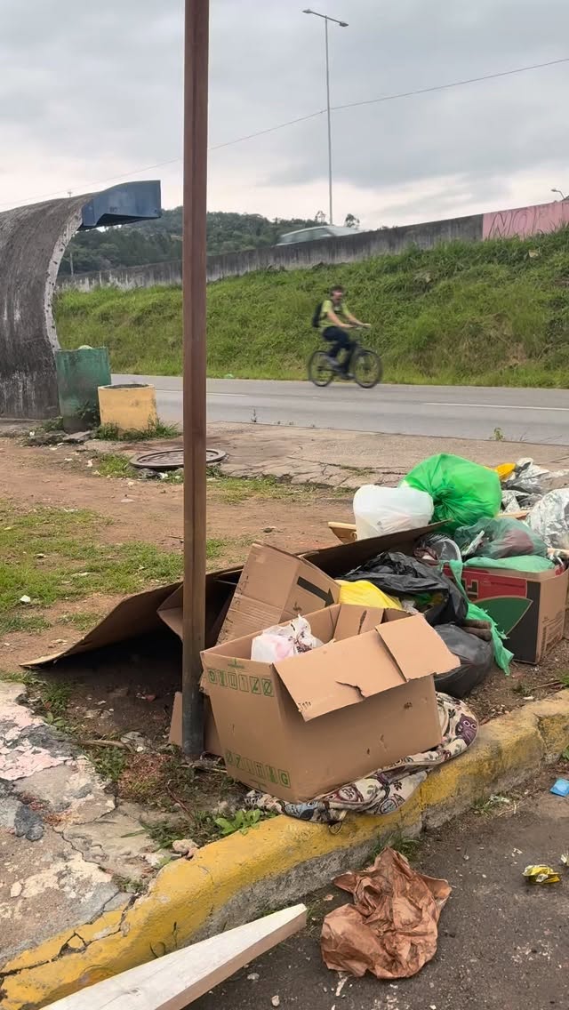 Hoje realizamos a instalação de placas de conscientização sobre o descarte correto de resíduos 🚮🌱
A ação tem como objetivo orientar a população, preservar os espaços públicos e reforçar a importância de manter nossa cidade limpa e sustentável. Pequenas atitudes fazem toda a diferença para o meio ambiente! ♻️💚