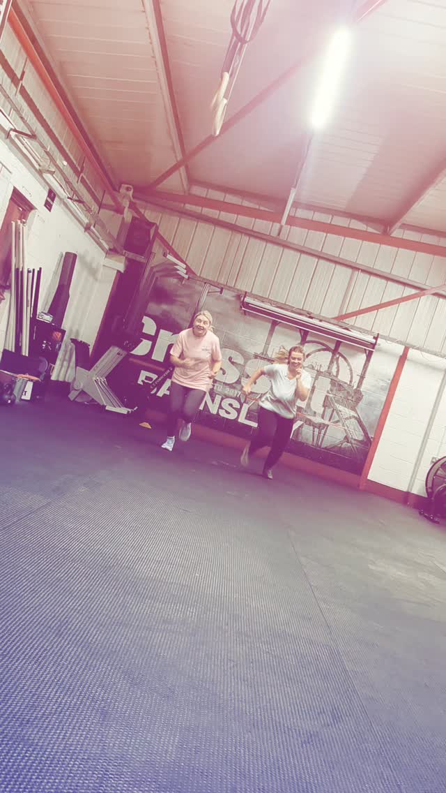 Member shout out ✨️
Happy Birthday to our social butterfly @_maddyoliviab
She seems to improve week on week and this gal is showing no signs of stopping 💪
Give her a C2 bike and some cheesy pop bangers and she is one happy camper 😁
Hope your having the most fabulous birthday and honeymoon 👰🤵♂
#membershoutout #crossfitbarnsley #birthdaygirl