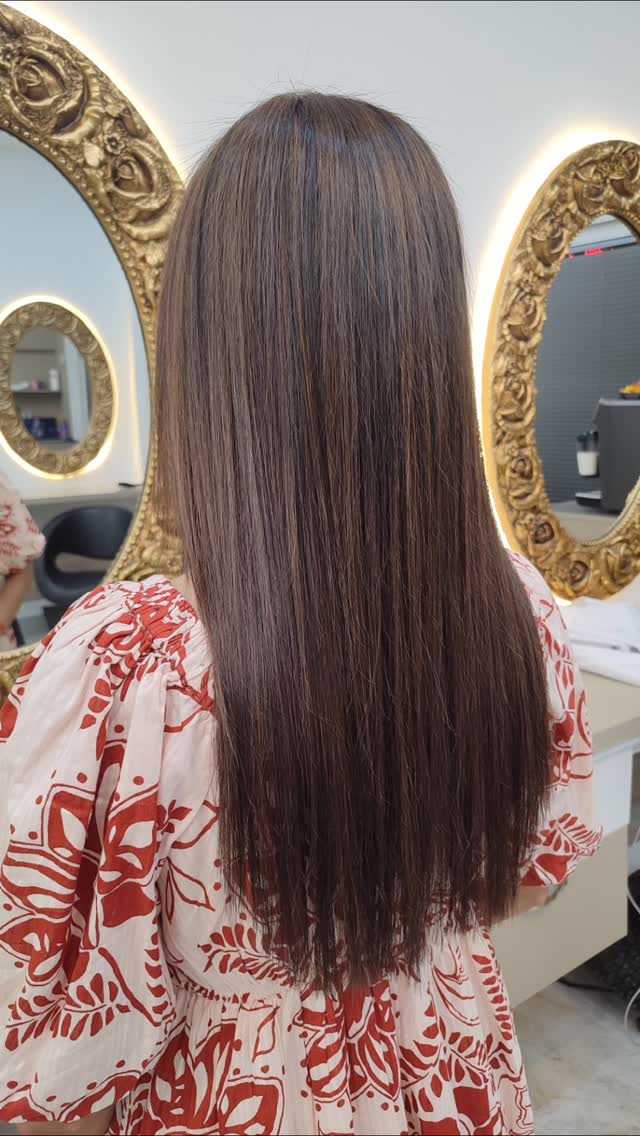 Dark hair color, coloring technique, vibrant and shiny reflection, low-light application in between dark brown layers, and the result is a natural look.
#kuşadası #Hair color #balayagekusadasi #efes