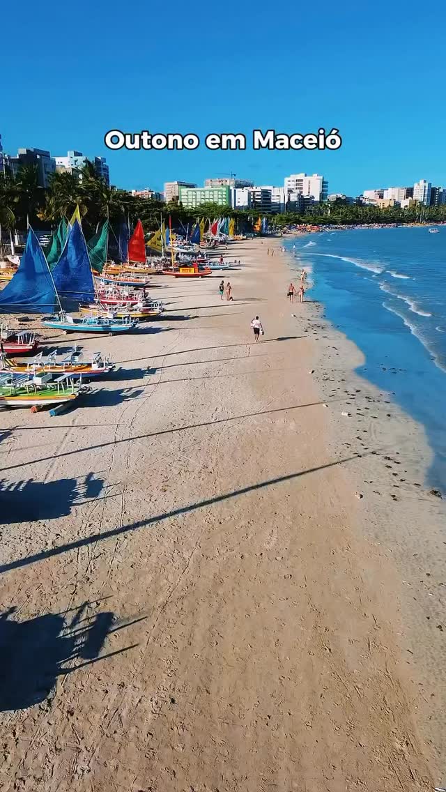 O outono chegou mas Maceió segue nesse climinha de praia 🏝️ ✨🤌