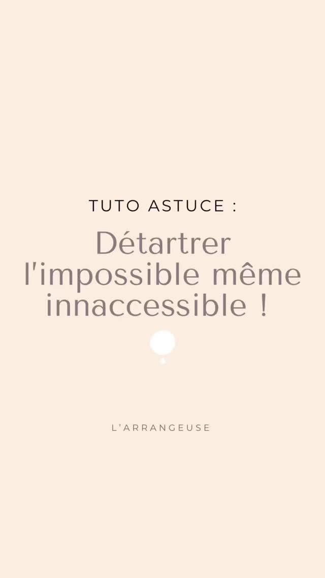 Trouvez-vous cela satisfaisant ?
🌿
Vous êtes très très très nombreux à m’avoir demandé comment réussir à détartrer les « coulures » que l’on a dans nos toilettes à l’endroit où l’eau passe…
🌿
Je comprends votre difficulté car pour la partie au fond de la cuvette c’est facile de laisser poser, mais sur les parois et dans les recoins c’est une autre histoire !
🌿
Alors la solution c’est de faire une pâte contenant de l’acide citrique, car je vous le dis tout de suite un spray de vinaigre blanc n’est pas assez puissant pour ça…
🌿
Comment on fait ?
✔️on dissout l’acide citrique dans de l’eau chaude
✔️on ajoute de la terre de sommiere et on mélange
✔️objectif : une pâte lisse qui pourra coller aux parois
✔️on applique sur les coulures et on laisse poser
🌿
Bon évidemment il faut pas avoir d’invités qui débarquent ce jour là mais à part ça, ne serait-ce pas la solution que vous attendiez tant ?
🌿
Je vous laisse le soin de transférer cette astuce à tout ceux qui ont des wc entartrés ou juste envie de voir un avant/après satisfaisant et d’ici là allez à l’essentiel !
.
.
.
.
.
#menagenaturel #astucemenage #ecologiedinterieur #ménage #cleanfluencer