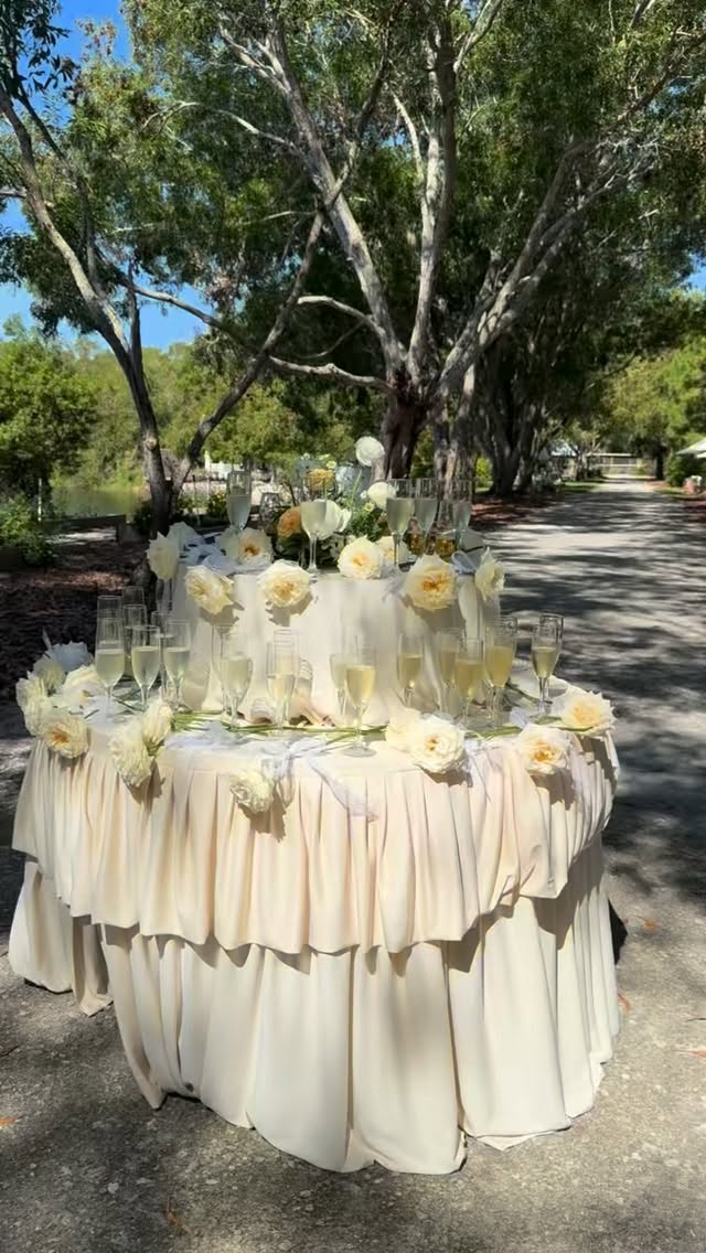 It was a proper spoiling for the women who give so much!
A stylish @whitetrailclub celebration showering mothers of every definition with love, beauty, thoughtful details and the kind of slow moments they deserve most.
Skirted linens drifting in the breeze, soft music, fresh garden flavors, aromatic bath teas, blooming bouquets and a scenic stroll to visit the newborn goats nestled beside their mothers — every inch designed to feel warm, relaxed and full of love. We’ll see you next time 🤍
🗺️ : @whitetrailclub
🥐 🥂: @floracafe_jupiter
🌸💐 : @soilandstemsfloral
🍰 : @thesourdoughfox
#slowliving #gratitude #formom #farmstay #nature