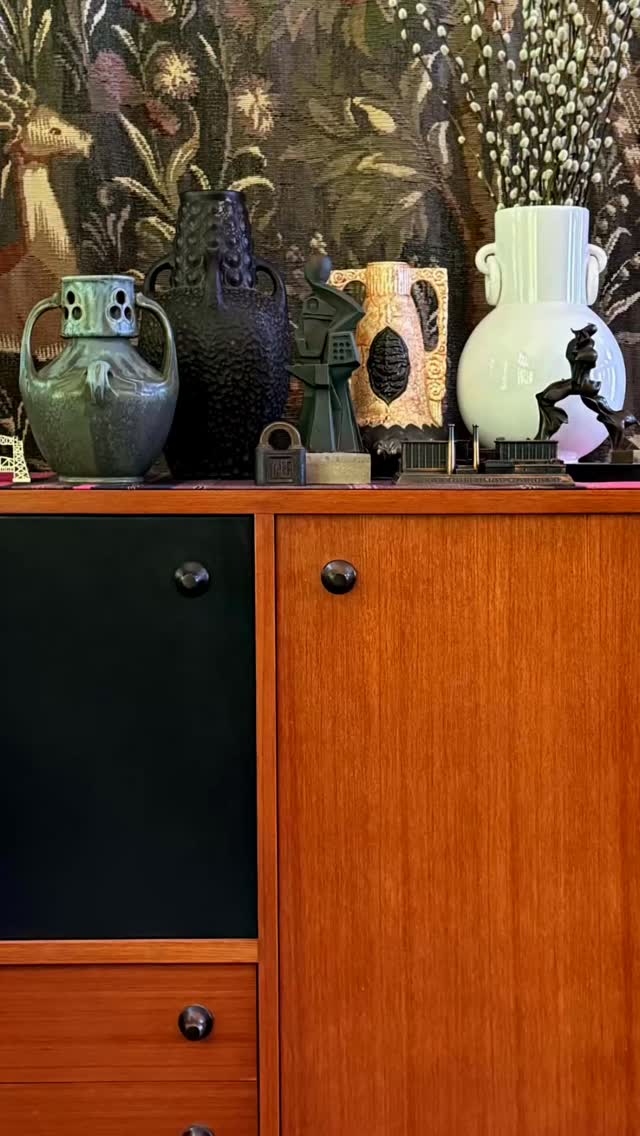 Some corners don’t need styling. They need collecting.
.
.
#artandobjects #collectedinteriors #interiordesign #layeredinteriors .
.
.
@andrewbartolotta_aia