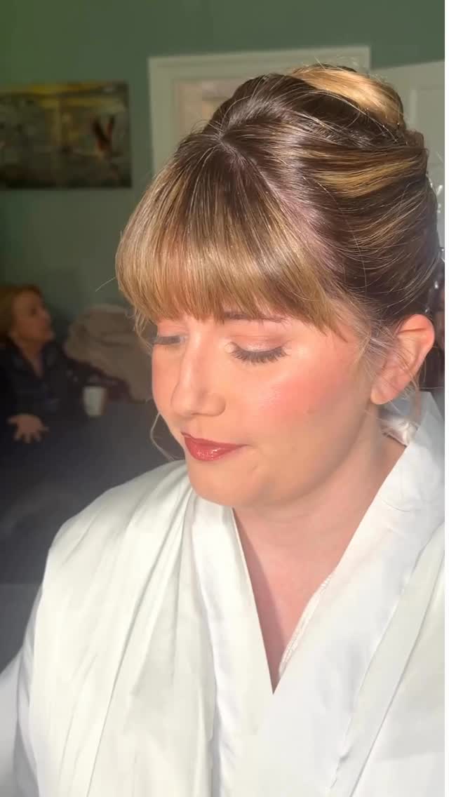 The smile says it all
Soft glowing skin, radiant eyes and makeup that still felt completely like her, just elevated, polished and wedding day ready.
This is why I’ll always love natural bridal makeup…
You still recognise yourself in the mirror, just with that extra little bit of magic
Seeing my brides light up during the reveal never gets old 🤍
2026 brides, if you’re dreaming of soft, timeless bridal beauty with a calm, supportive morning experience, I’d love to chat.
#westsussexweddingsuppliers #sussexmua #weddingmakeupsussex #sussexbridalmakeupartist