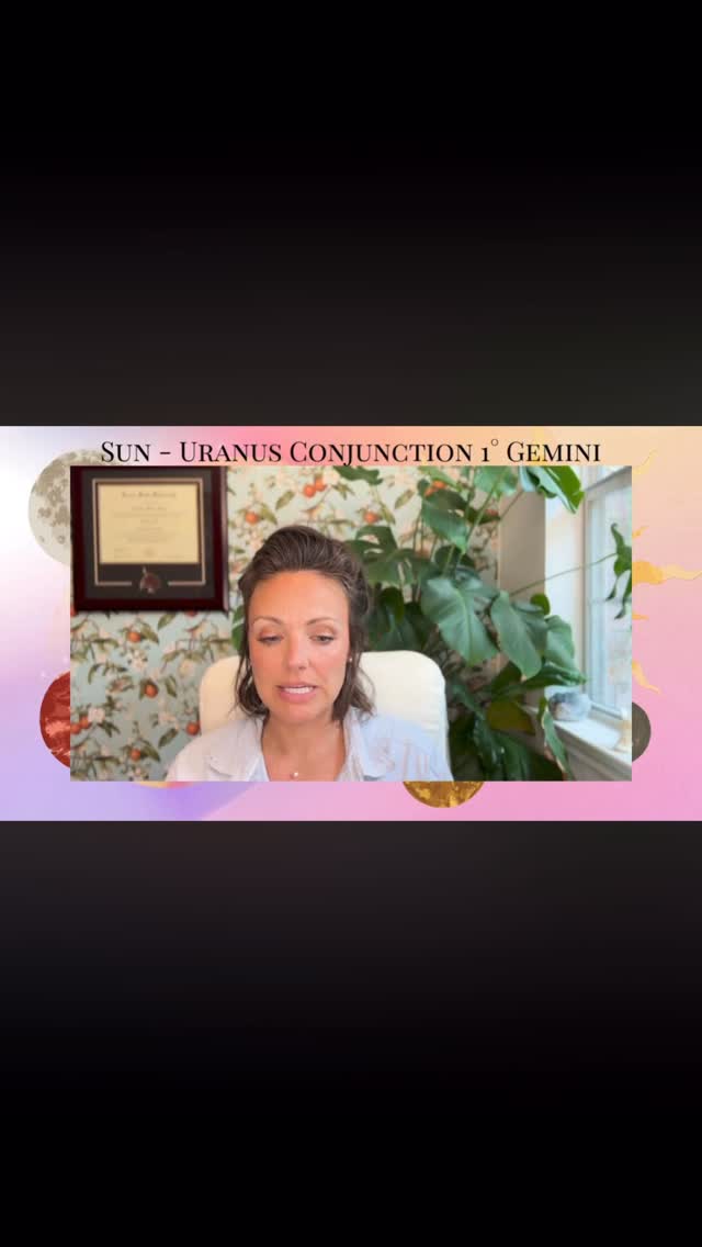 Gemini season starts off with a bang! 💥 The sun moves into Gemini on 5/20 and then has an immediate conjunction(merge) with Uranus- ‘expect the unexpected’ planet. Full video on my YT which is updated weekly. 🤍
#astrology #astrologyreels #patterns #astrotherapy #astrologer