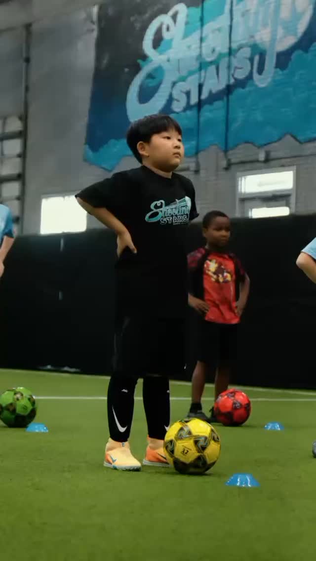 Small feet. Big dreams. 🌟
Join us at Shooting Stars today.
#shootingstars #indoorsoccer⚽️ #soccerforkids
#kidssoccer #shootingstarsindoorsoccer