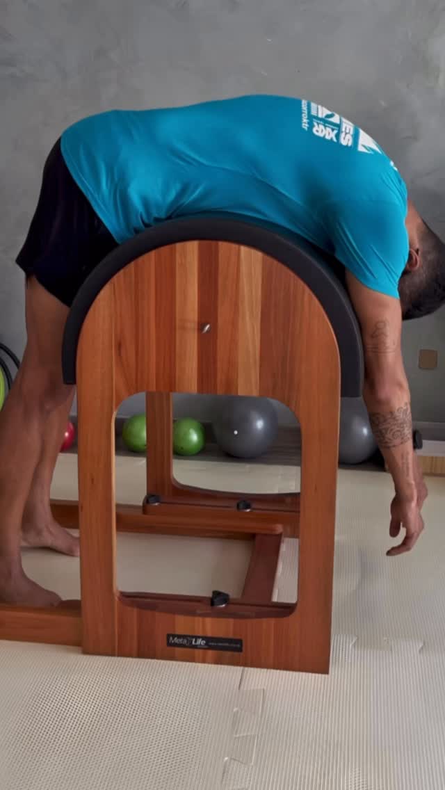 💪 Pilates: O aliado secreto do seu esporte! 💪
Não importa qual seja o seu esporte, seja corrida, natação, ciclismo ou musculação, e não importa se você é um atleta profissional ou amador. O Pilates trabalha a mobilidade, o que ajuda diretamente no ganho de desempenho e garante muito mais longevidade no esporte.
Muitos pensam que a prática é apenas alongamento, mas a verdade é que ela trabalha o corpo de forma integral e traz benefícios diretos para os seus treinos diários:
✅ Fortalecimento do Core: Estabiliza o centro do corpo, o que se traduz em mais força e equilíbrio para qualquer modalidade.
✅ Prevenção de Lesões: Corrige desequilíbrios musculares e aumenta a flexibilidade, protegendo suas articulações dos impactos repetitivos.
✅ Consciência Corporal e Respiração: Melhora a eficiência do movimento e o controle do fôlego, algo crucial para o rendimento de alto nível.
✅ Recuperação Eficiente: Ajuda a soltar a musculatura sobrecarregada, acelerando a regeneração do corpo após treinos intensos.
Se você quer evoluir no seu esporte com segurança e longevidade, venha conhecer o Dri Morais Studio de Pilates @drimoraisstudio.
O atendimento é personalizado para entender o que o seu corpo precisa para render mais.
Agende uma aula experimental e sinta a diferença no seu próximo treino!
👉 @drimoraisstudio
*publi #nadapedalaecorre #PilatesParaAtletas #PerformanceEsportiva #PrevençãoDeLesões #DriMoraisStudio