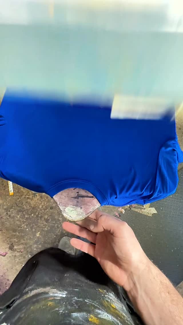 White print on blue tees 👕
#screenprinting #pov #screenprint #serigraphie #oddlysatisfying