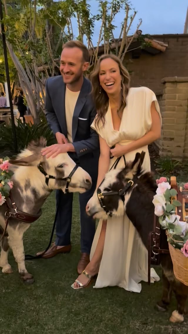 Last night’s welcome party came with cocktails, cuddles, and a little donkey chaos
Our Beverage Burros stole the show at Rancho Valencia Resort & Spa — serving drinks, posing for pics, and winning hearts one cuddle at a time.
#BeverageBurros #MiniDonkeys #WeddingEntertainment #LuxuryWedding #SouthernCaliforniaWeddings