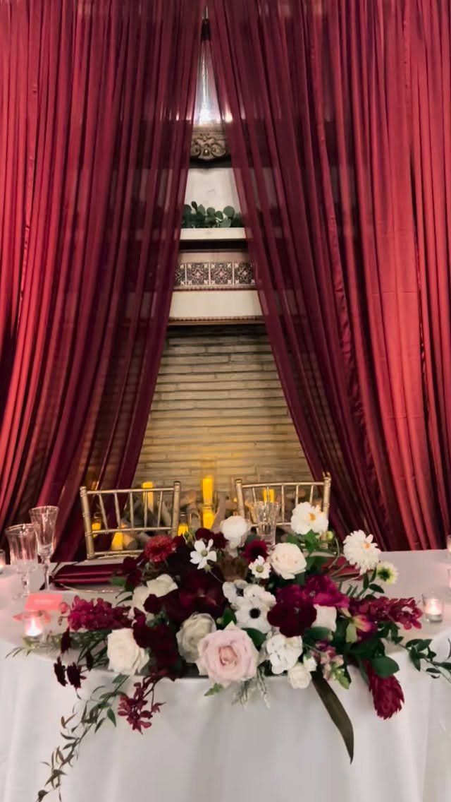 Burgundy loves ♥️
Happy Monday🫶
wedding showcase memories
@recreationparkgc18events
#happy #longbeachwedding #flowers #wedding #love