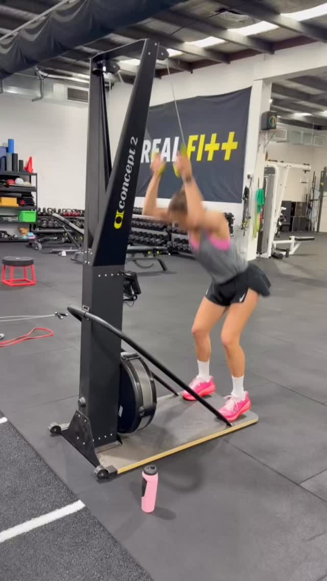 Brodie getting after it !! So elite seeing members rip in!! Good work 🔥💪😮💨#realfitt #strengthandconditioning #fitness #fire