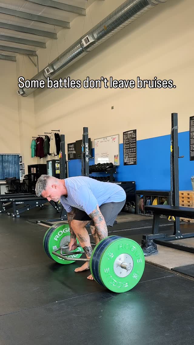 The physical work is easy compared to the mental one sometimes.
Still here. Still training. 👊
#strengthtraining #mensmentalhealth #discipline #HanleyStrength #gymtherapy