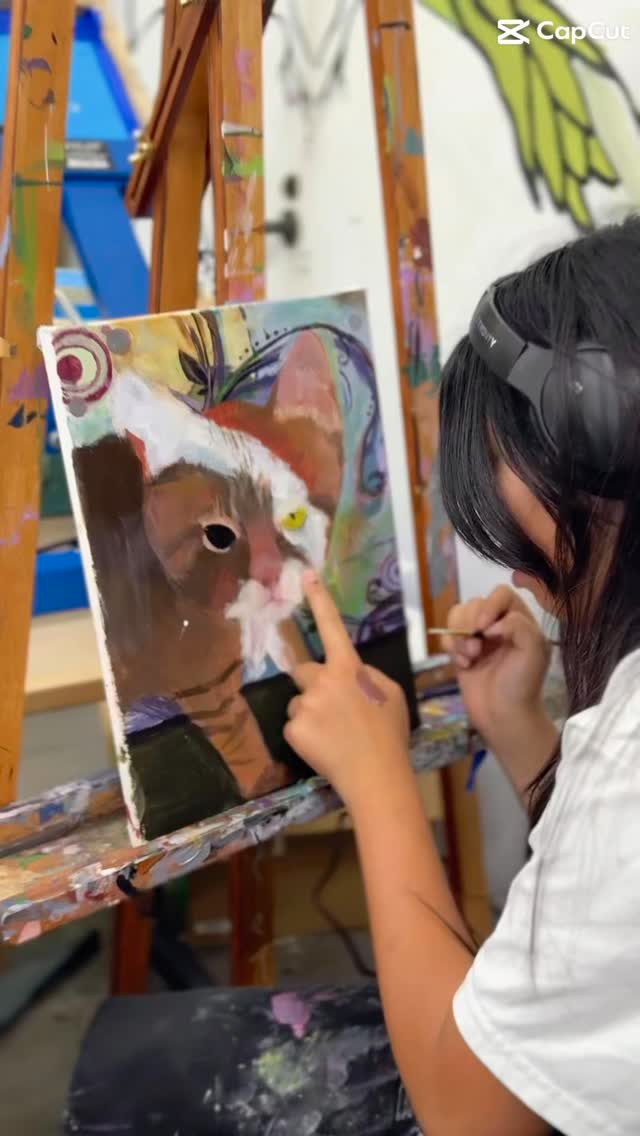 I often hear parents say things like, “My child only draws princesses,” or “He only likes drawing dinosaurs,” and so on.
But honestly, I’ve always felt that when a child truly loves something, it’s actually a very beautiful and precious thing. Because passion itself drives so many things, it inspires motivation to learn, sparks imagination, and helps children stay curious and connected to the world around them.
Just in terms of art, Chloe absolutely loves cats. Her home is full of them, and she’s surrounded by cats every day. This semester, the biggest breakthrough in her art growth came from drawing cats! Because of that genuine love, her improvement has been incredibly noticeable. She’s become more willing to observe, to express herself, and to truly enjoy the process of creating art.
A lot of the time, what really helps children grow is exactly this kind of heartfelt passion!
#artstudio #fremontca #catlover #catart #artclass
And honestly… isn’t that such a beautiful thing?