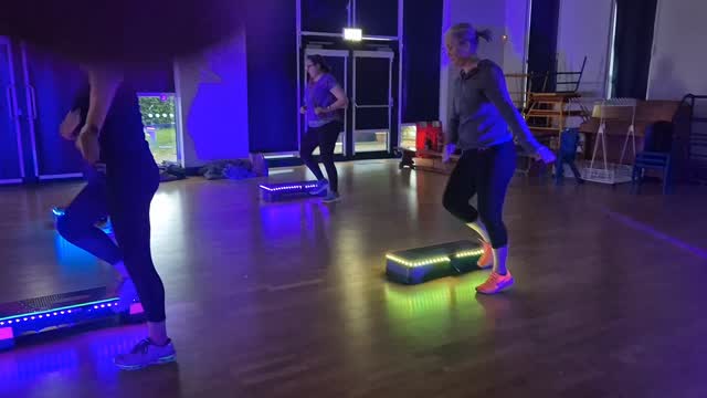✨️ STEP GLOW PARTY ✨️
💙💜🧡💛🩷❤️💚
Trialed this class last night!!
Loved it 🙌🙌🙌🙌
Thanks to these ladies for being my "guinea pigs" 🙏
If I put this on the timetable will you come?
Xx
