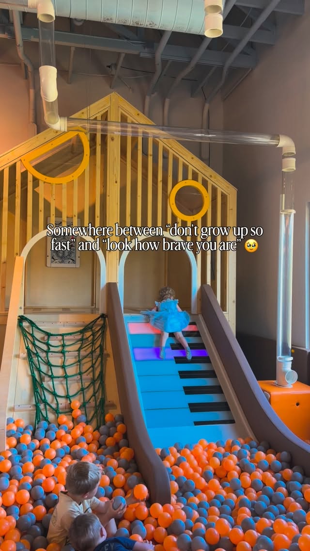 The moment they stop needing your hand every second 🥲
#indoorplayground #boiselife #downtownboise #childdevelopment