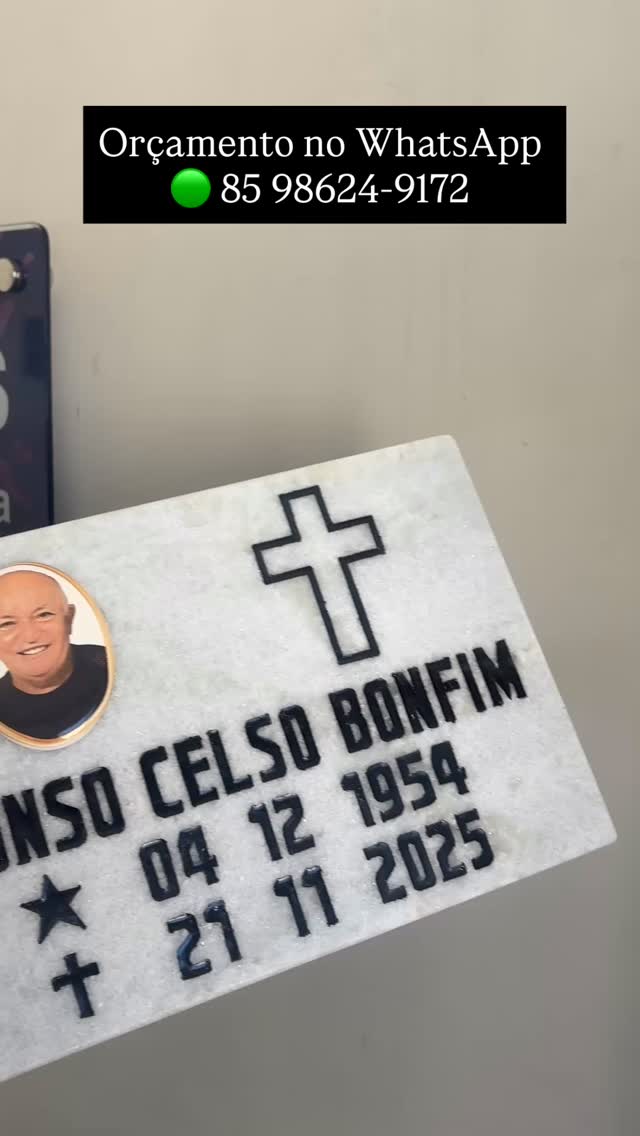 Mármore com letras talhadas, muita qualidade nos detalhes e duração eterna.
Ideal para sinalizar o túmulo do ente querido e uma bela homenagem.