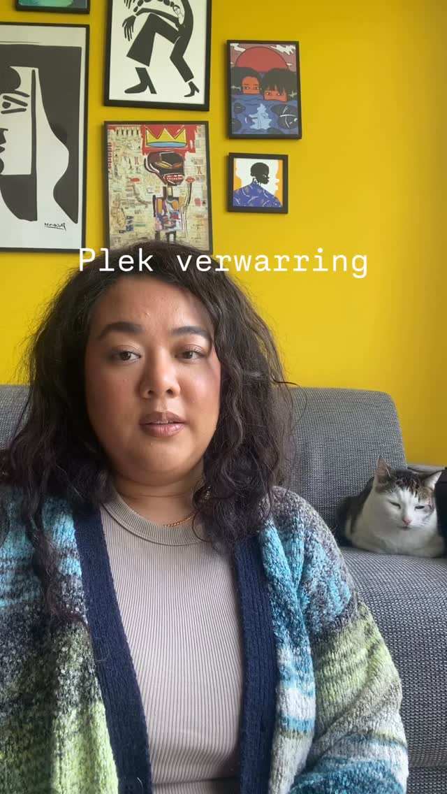 Niet iedereen die van zijn plek gaat, gaat omhoog.
Sommigen verdwijnen juist.
Ze trekken zich terug.
Ze voelen minder.
Ze leven op halve kracht.
Dit gebeurt vaak bij kinderen die veiligheid zochten
door zichzelf kleiner, stiller of onzichtbaar te maken.
In een familieopstelling wordt zichtbaar
waar jij jezelf hebt teruggetrokken
en waarom je dat ooit moest doen.
En belangrijker:
hoe je weer volledig aanwezig kunt worden
in je lichaam, je relaties en je leven.
Als dit resoneert:
Je bent welkom.
#familieopstellingen #systemischwerk #plekverwarring #innerlijkwerk #iopt