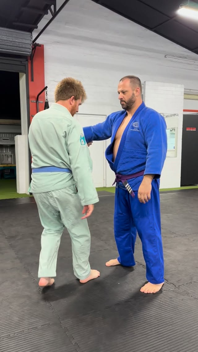 BJJ Team topping up on some Judo Techniques 🥋
Integrating Judo into BJJ provides a massive advantage on the feet, offering dominant ways to bypass guard pulling, secure superior top position, and rack up takedown points.
Marco has been training with us for roughly 7years now and has a BJJ Purple Belt and Judo Blue Belt.
Marco is an old school guy that is there to push you to your limits, pick you up when you fall and teach you skills in and out of the gym.
Comment below if Marco has taught you a thing or two 😅
#riddlersgym #bjj #brazilianjiujítsu #judo #perth
