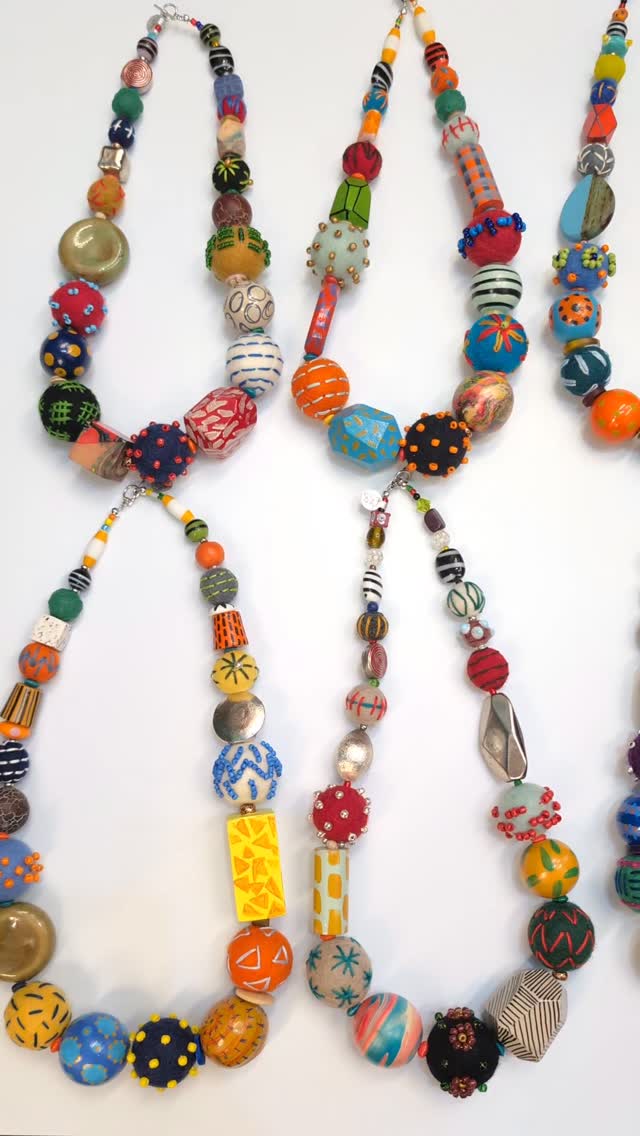 So much colour is being added to the shop today 🌈❤️
This was such a joyful parcel to open from Syrah Jay, and all this colour is perfect for the sunny days that are coming ☀️
All available in-store and online:
https://www.frannyandfiler.com/syrah-jay-jewellery
@syrahjay
#statementjewellery #handmade #necklace #earrings #bracelet
@beechroadchorlton