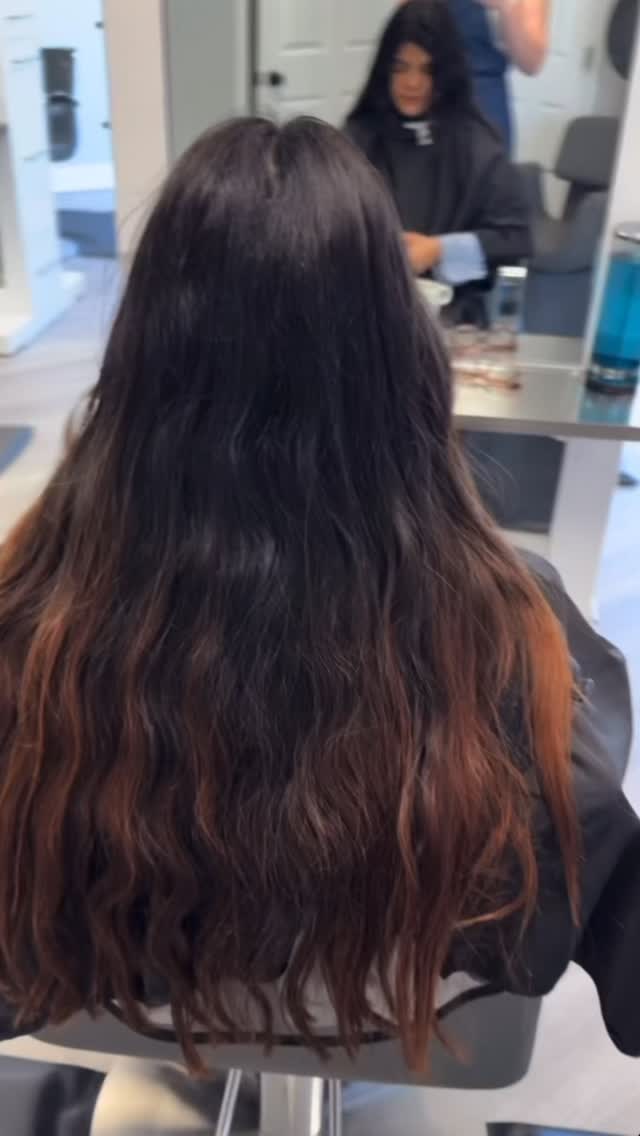 POV: your hair feels flat and dull... so we fixed it.๐ค
This transformation is all about natural movement, blended brightness, and a lived-in finish.๐ค
.
.
Lightened ~ #matrixlightmasterbonderinside 20 volume
Root Shadow ~ #redkenshadeseq 4nch + 6nch
Glossed/Toned ~ 7nch
.
Our talented artist Ashley, created this amazing B + A dimensional/ seamless mane.
@hair.by.ashley25
.
.
#dimensionalbrunette
#njhair
#maneartsalon
.
.
@myfavstylists
@mastersofbalayage
@behindthechair_com