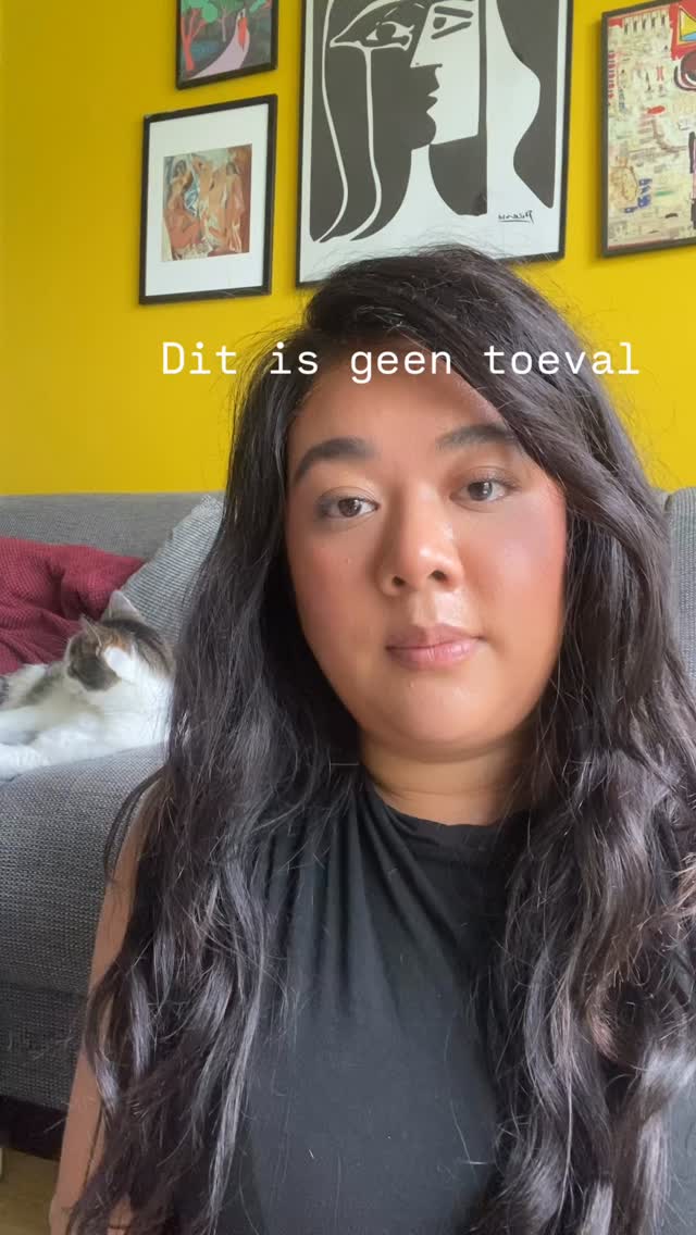 Je trekt niet steeds hetzelfde aan omdat je “kapot” bent.
Je systeem zoekt vaak onbewust naar wat ooit vertrouwd voelde.
Zelfs wanneer dat gepaard ging met:
afwijzing,
emotionele afstand,
hard werken voor liefde,
of jezelf aanpassen om verbinding te behouden.
Veel relatiepatronen ontstaan niet in het nu.
Ze ontstaan veel eerder.
En totdat we bewust worden van wat we dragen,
blijven we vaak dezelfde dynamieken herhalen —
maar in een ander gezicht.
In familieopstellingen wordt zichtbaar
waar die patronen begonnen
en waarom jouw systeem eraan vasthoudt.
Niet om schuld te zoeken.
Maar zodat er ruimte ontstaat
voor iets nieuws.
Voel je dat dit resoneert?
Stuur me gerust een berichtje
of plan een sessie in.
#IopT #systemischwerk #familieopstellingen #patronendoorbreken #persoonlijkegroei