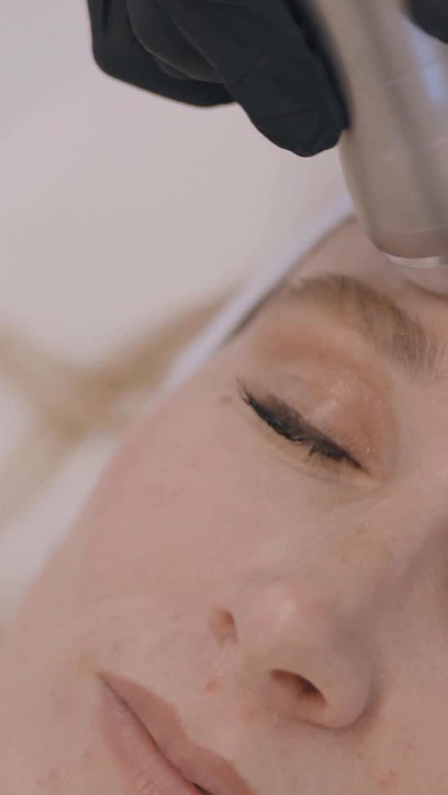 Cleansing, tranquility, deep relaxation-a brief moment with a profound effect.
Reinigung, Ruhe, Tiefenentspannung - ein kleiner Moment mit großer Wirkung.
#skincare #aquafacial #hautpflege #medical