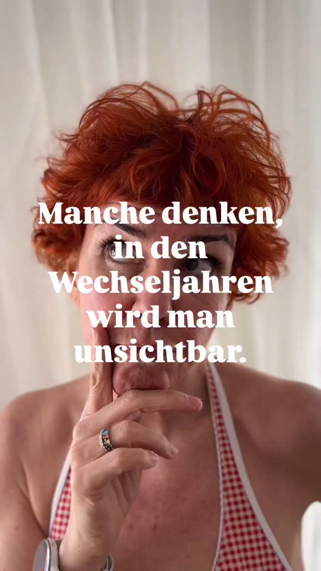 ✨ Manche denken, in den Wechseljahren wird man unsichtbar.
Ich offensichtlich nicht 🤭
Und ganz ehrlich: Es wird Zeit, das Narrativ über die Wechseljahre zu ändern.
🩷 Denn nein – die Wechseljahre sind nicht die Zeit, in der Frauen leiser, unauffälliger oder plötzlich „zu alt“ für Dinge werden.
🧡 Und sie sind auch nichts, worüber man nicht spricht.Oder etwas, wo man halt einfach durch muss.
🧡🩷 Die Wechseljahre sind eine Lebensphase.Und die darf bunt sein. Laut sein. Neugierig. Verrückt. Glitzernd. Oder ganz anders – aber jedenfalls so, wie DU sie leben willst.
Ich bin jedenfalls demnächst bei Harry Styles in London! ✨
👉 Was ist etwas, das du heute noch machst – obwohl man dir irgendwann erzählt hat, dass man dafür „zu alt“ ist?
#wowstattwäh #glitzernstattschwitzen #glücklichewechseljahre