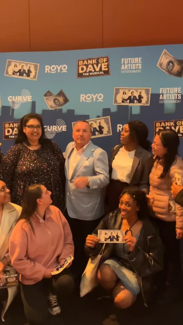 We were invited to the @curve_leicester this week to watch @bankofdavemusical and we only went and met the main man himself @official_bankofdave 🤭
This show is such a good reminder that when you’re resilient and work hard, you can make things happen🤩
We 1000% recommend you watch it!
#bankofdave #bankofdavemusical