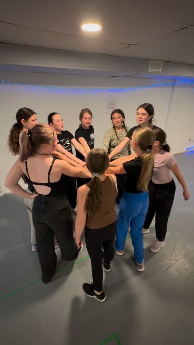 Recital season is almost here ✨🎭
Our dancers have been working so hard and we can’t wait for you to see everything they’ve been preparing! Recital tickets are officially on sale now 🎟️
Get yours at onstagedirect.com/skyline before they’re gone!