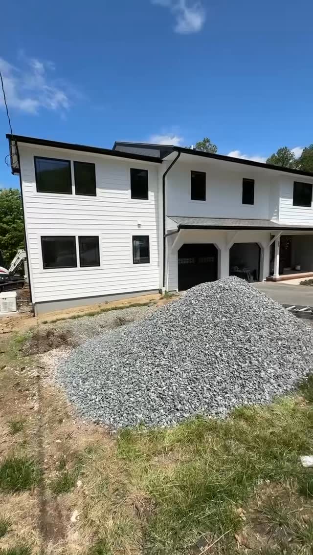 New 200amp service on this new home addition with:
• 200amp Generac automatic transfer switch
• 26kw Generac generator install