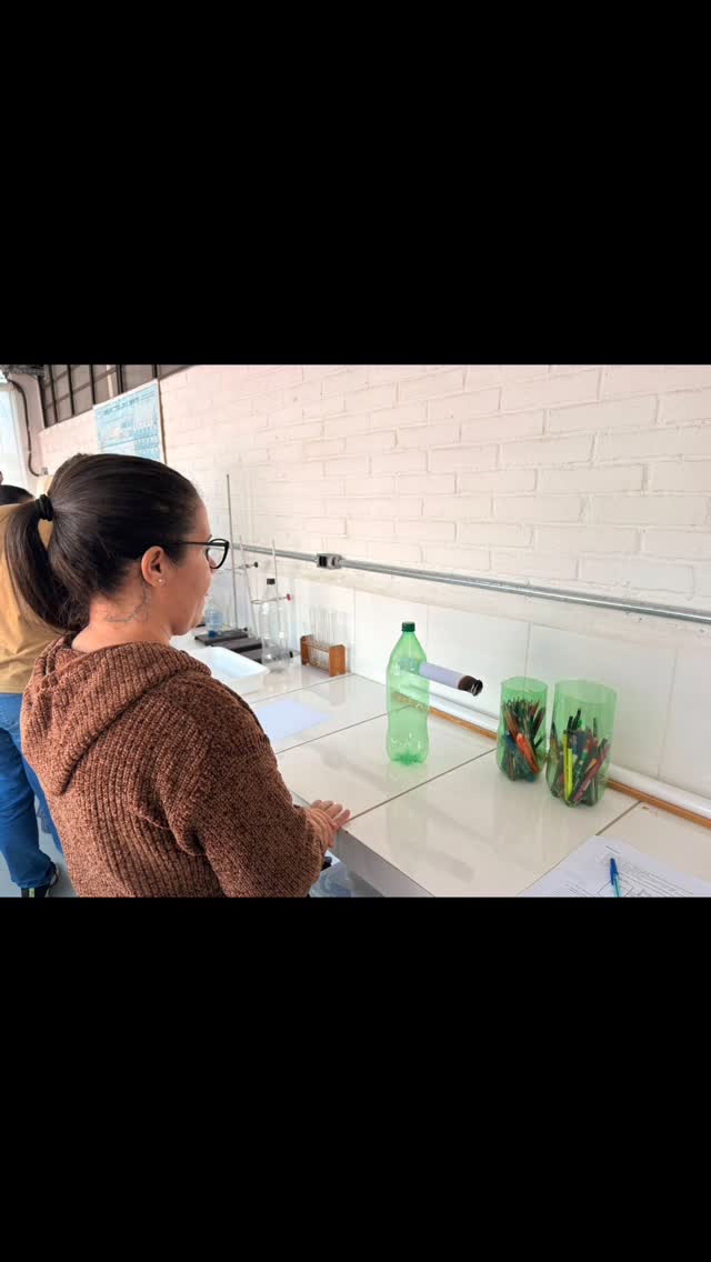 Oficina temática
Prática de Física: calorimetria e termodinâmica - experimento cachoeira de fumaça. 💨 professor Rafael. Com os alunos do PIBID Cristhian e João.
21 /05